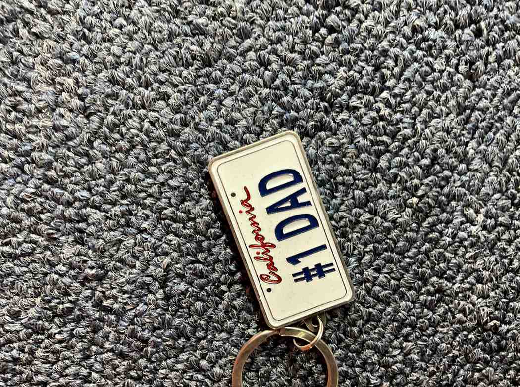 #1 Dad Keychain – California License Plate Style